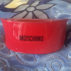 I am selling designer sunglasses.